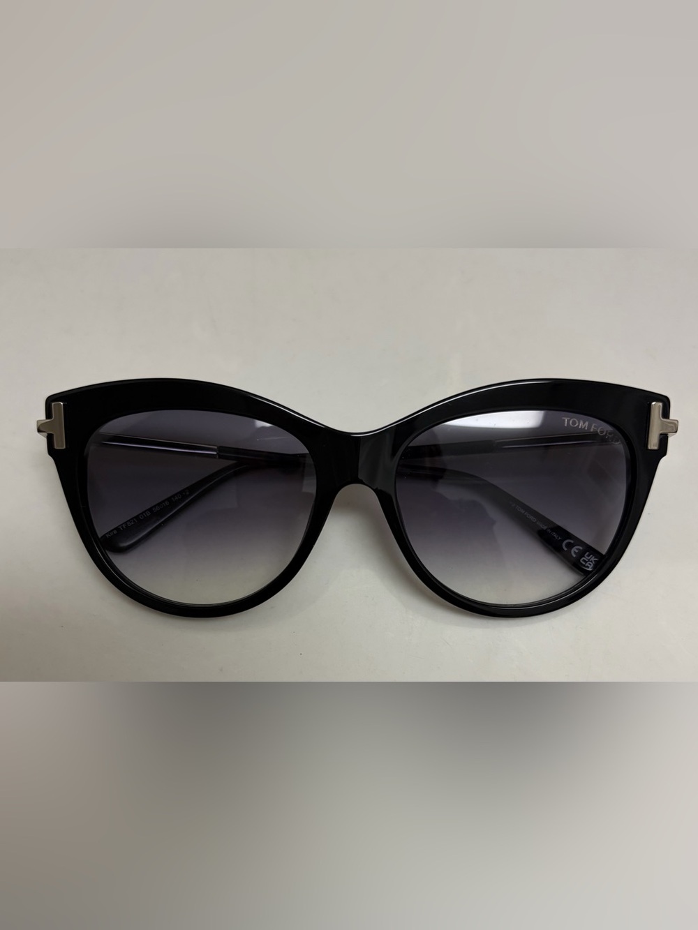 Tom Ford Black Kira Sunglasses with gradient lenses - Picture 2 of 8